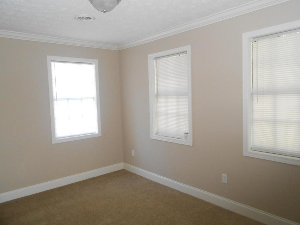 304 Bluff Pointe Road Harriman, TN 37748 - Photo 3 of 8 bedroom