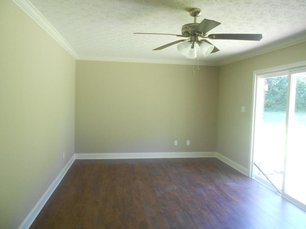 304 Bluff Pointe Road Harriman, TN 37748 - Photo 5 of 8 family room