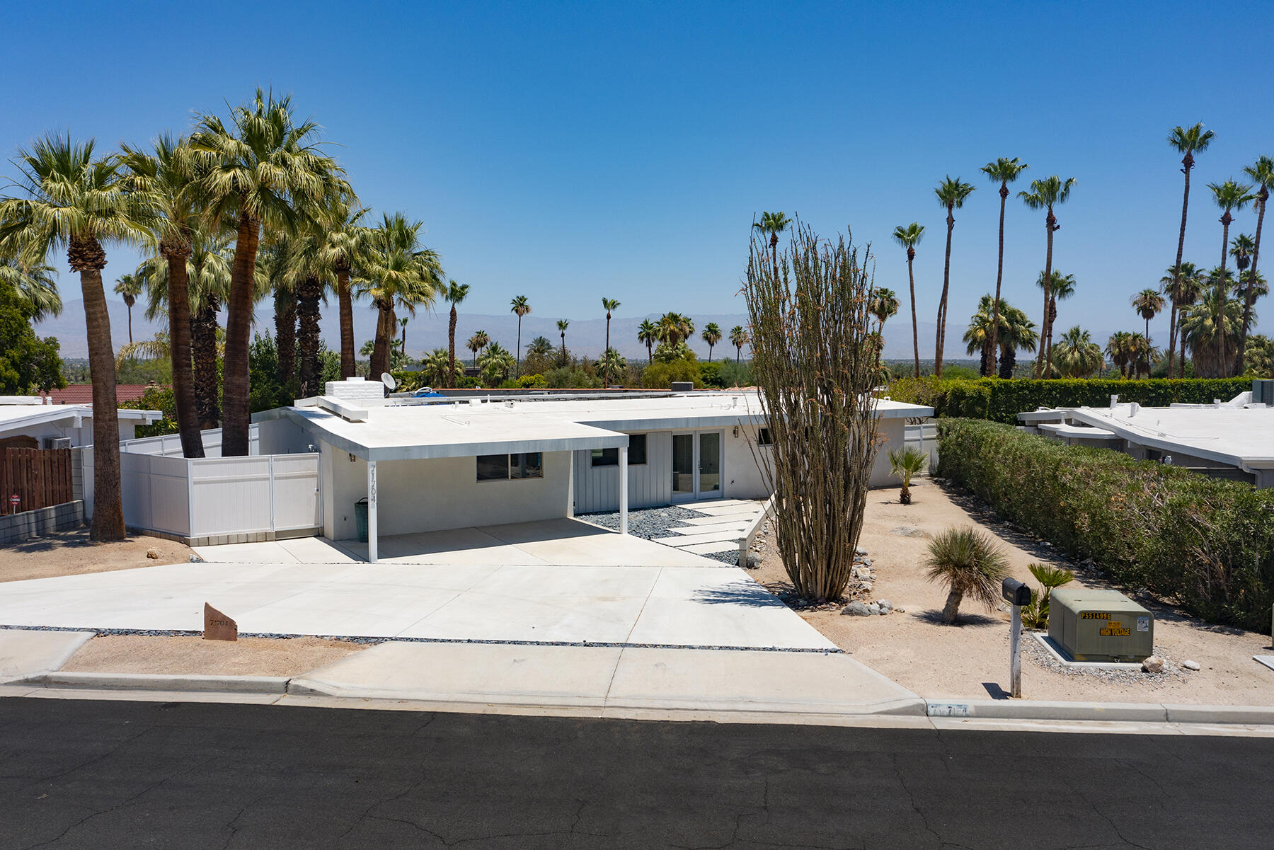 71704 Tunis Road Rancho Mirage, CA 92270 - Photo 3 of 47 a view of a house with outdoor space and kitchen view