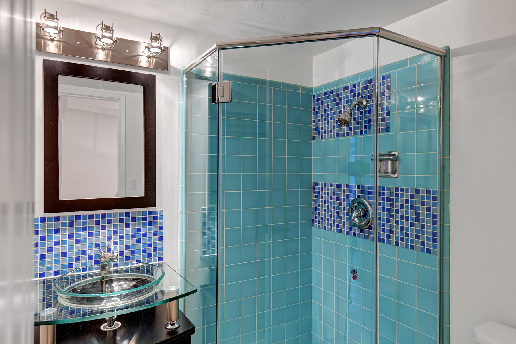 71704 Tunis Road Rancho Mirage, CA 92270 - Photo 28 of 47 a bathroom with a sink and mirror