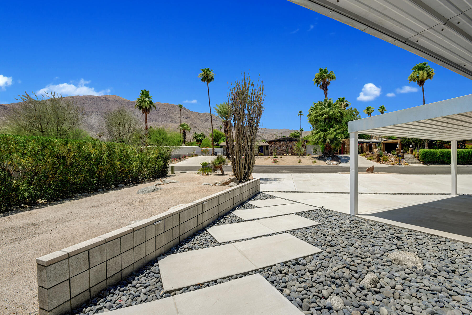 71704 Tunis Road Rancho Mirage, CA 92270 - Photo 35 of 47 a view of a terrace