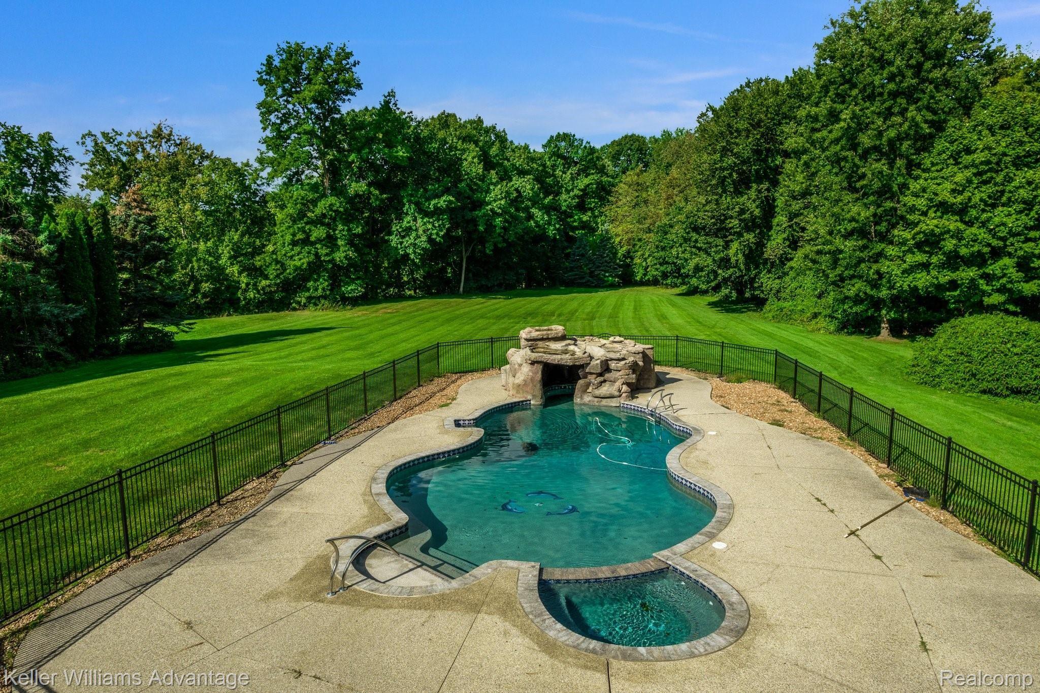 38125 Hayes Road Sterling Heights, MI 48313 - Photo 80 of 83 This pool is waiting for a party.
