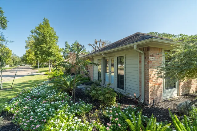 a view of a house with a yard and plants