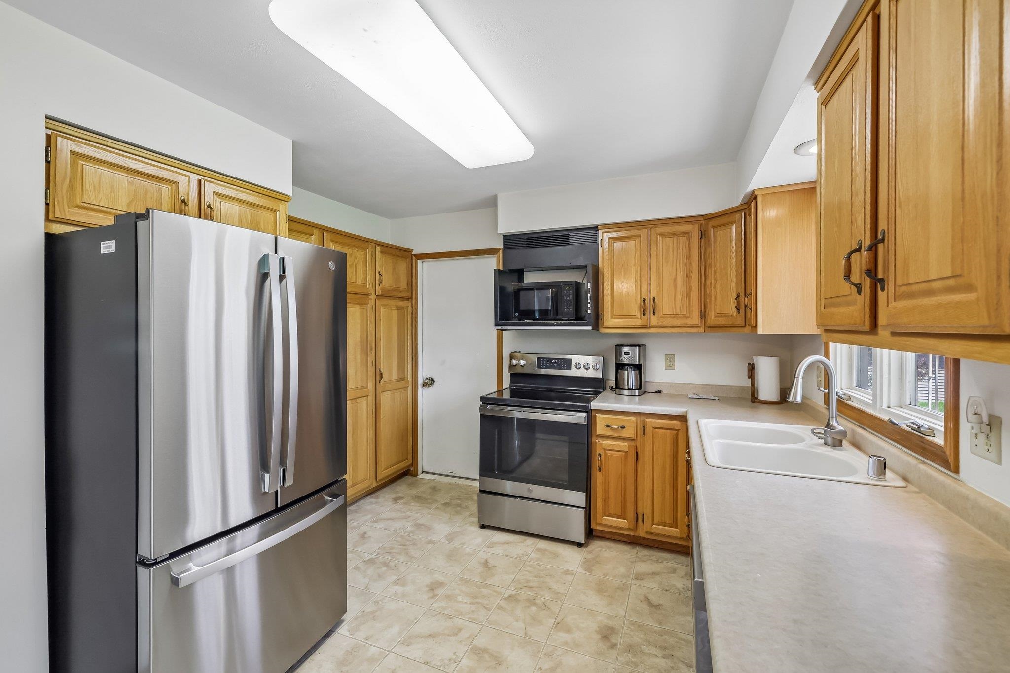 3745 Elna Road Madison, WI 53718 - Photo 11 of 45