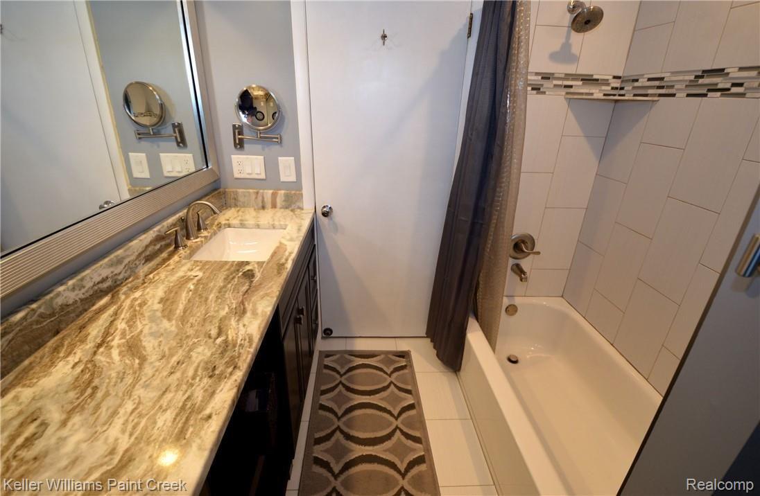 263 Booth Road Troy, MI 48085 - Photo 24 of 67 DSC_1292.JPG