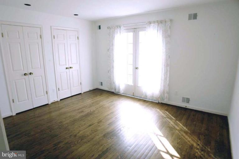 21815 Woodfield Road Gaithersburg, MD 20882 - Photo 13 of 29 2nd Bedroom has hardwood floor and closets.