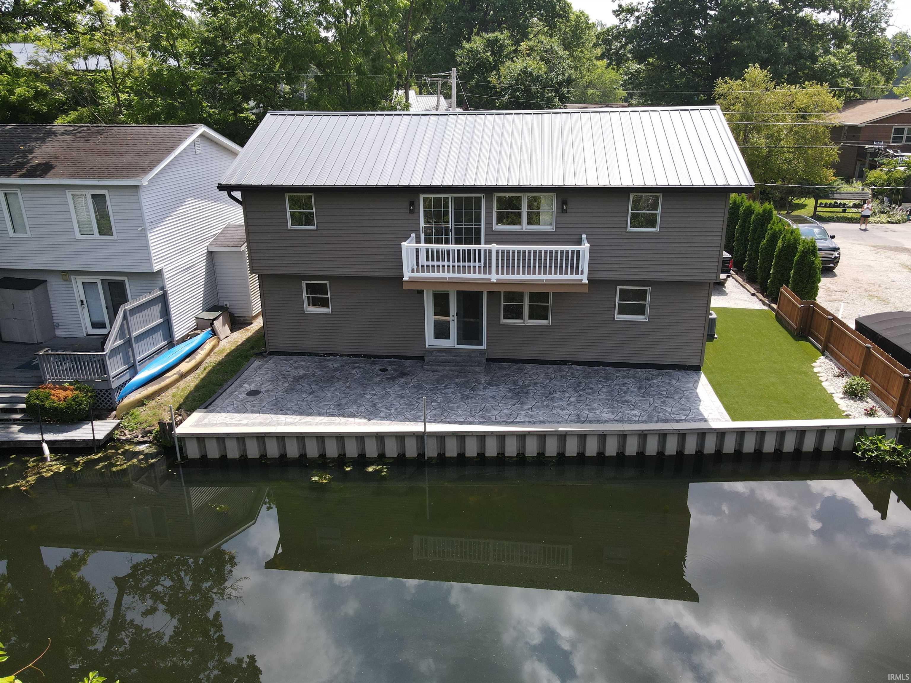 11683 Black Point Road Syracuse, IN 46567 - Photo 5 of 21