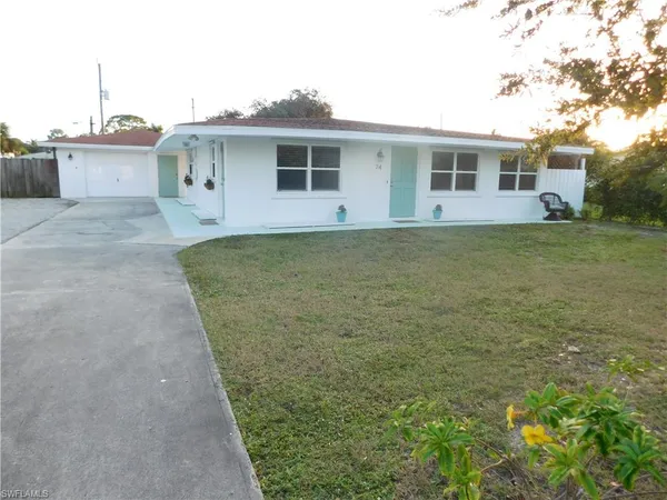 a view of a house with a backyard