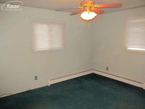 6424 North Bray Road Flint, MI 48505 - Photo 15 of 30 20165941-14.JPG
