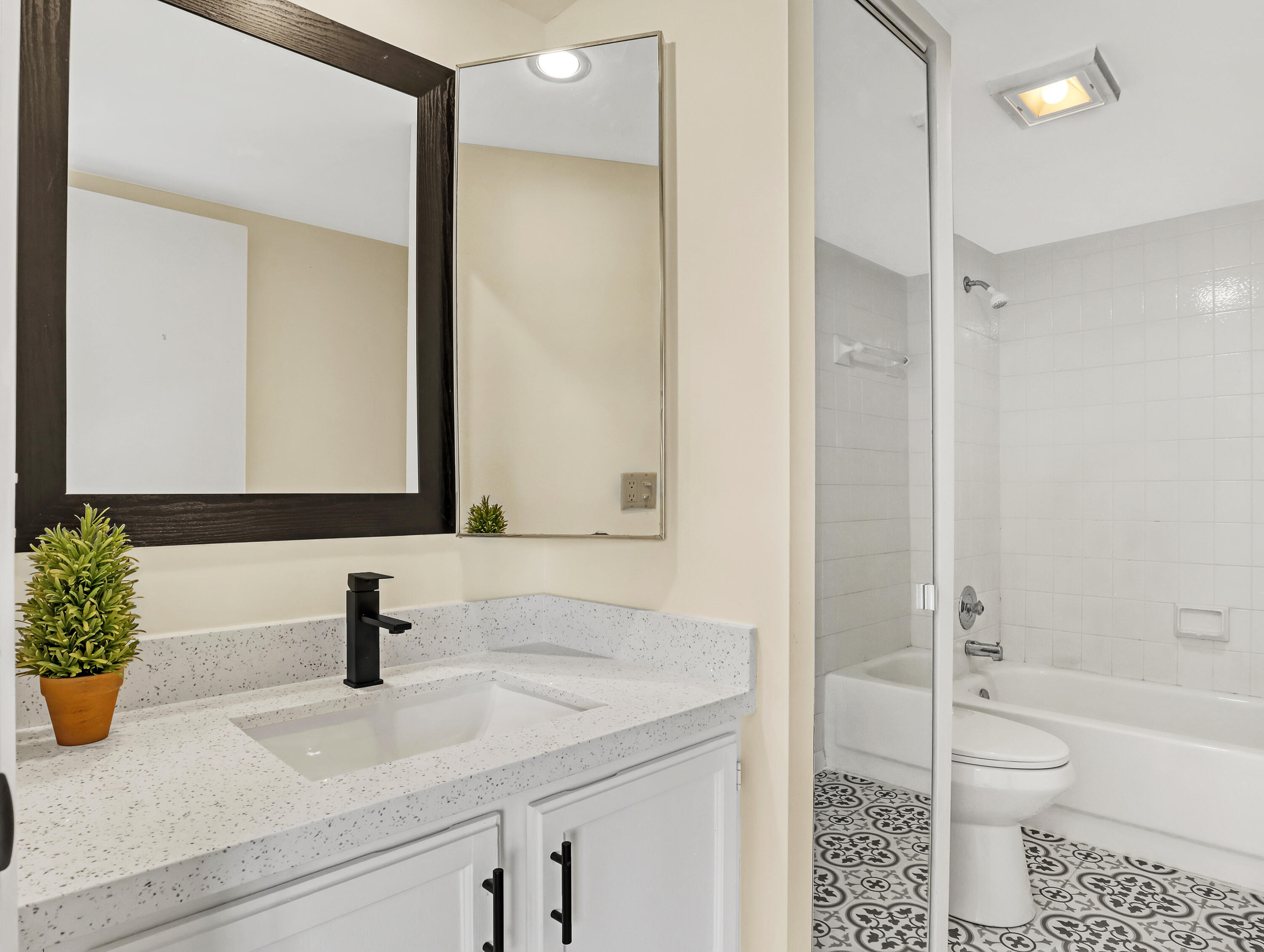 5738 Southeast Windsong Lane, Unit 315 Stuart, FL 34997 - Photo 27 of 31 Fresh, Clean & Updated