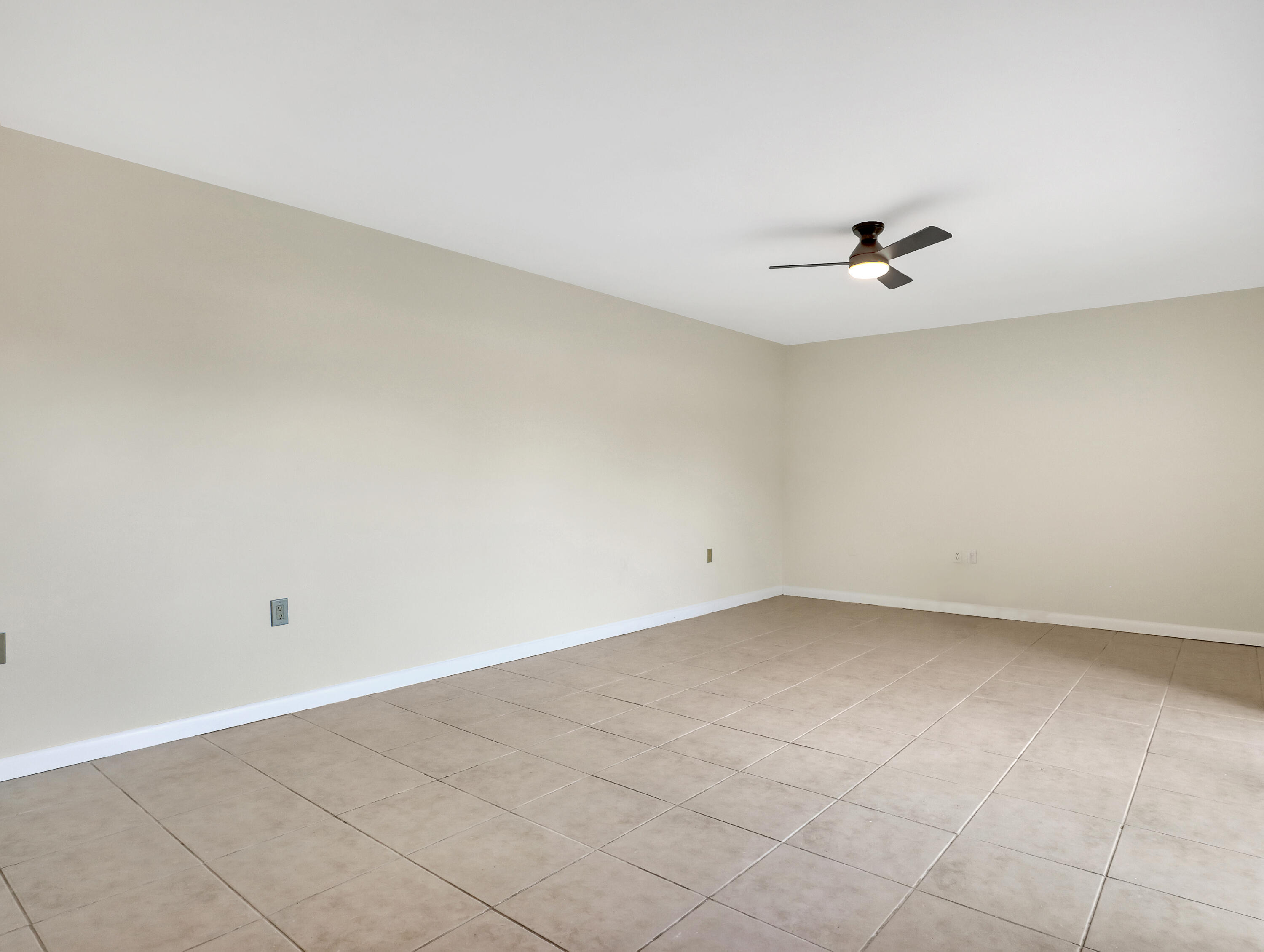 5738 Southeast Windsong Lane, Unit 315 Stuart, FL 34997 - Photo 8 of 31 Spacious and Airy