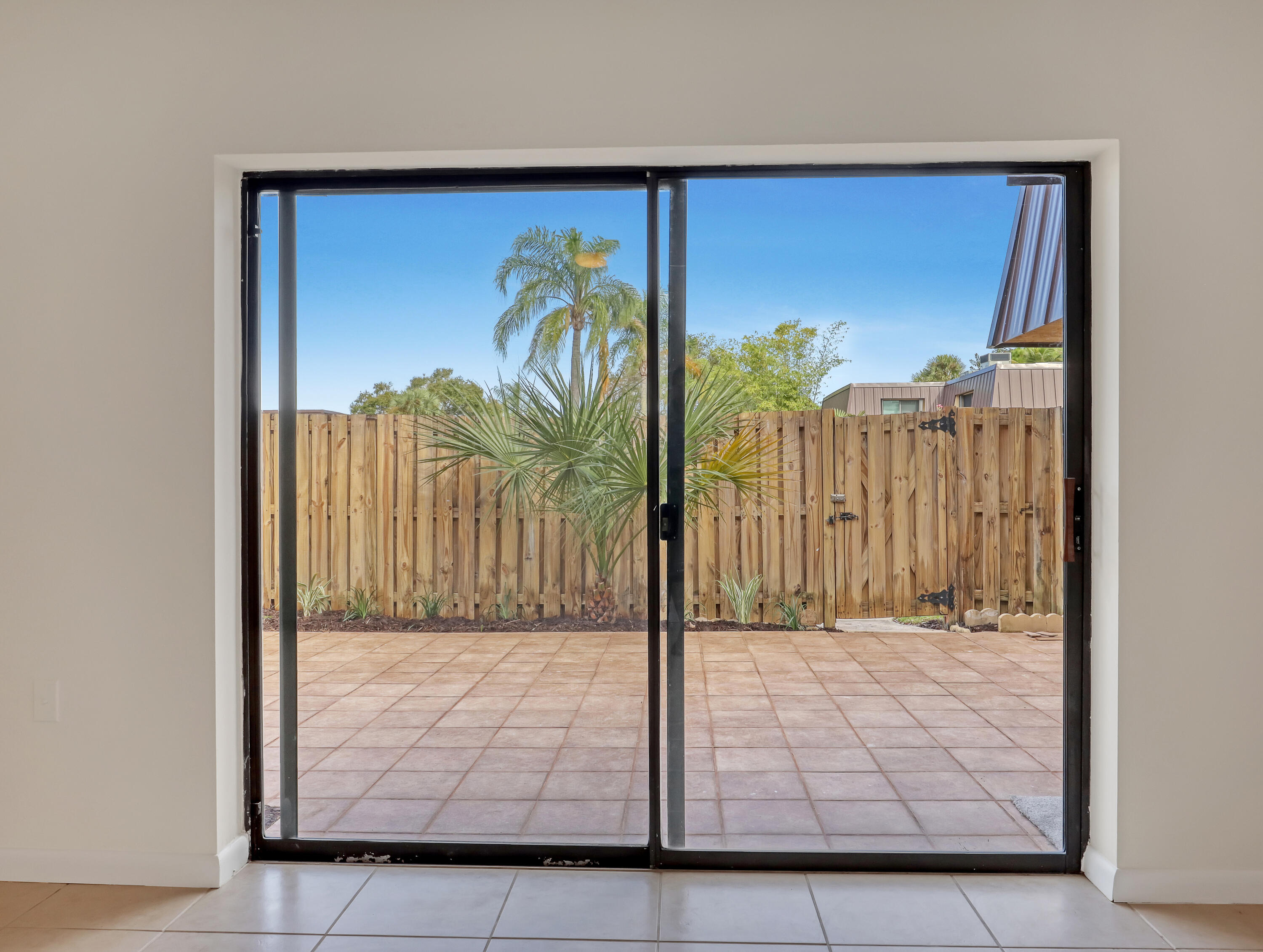 5738 Southeast Windsong Lane, Unit 315 Stuart, FL 34997 - Photo 10 of 31 Indoor-Outdoor Connection