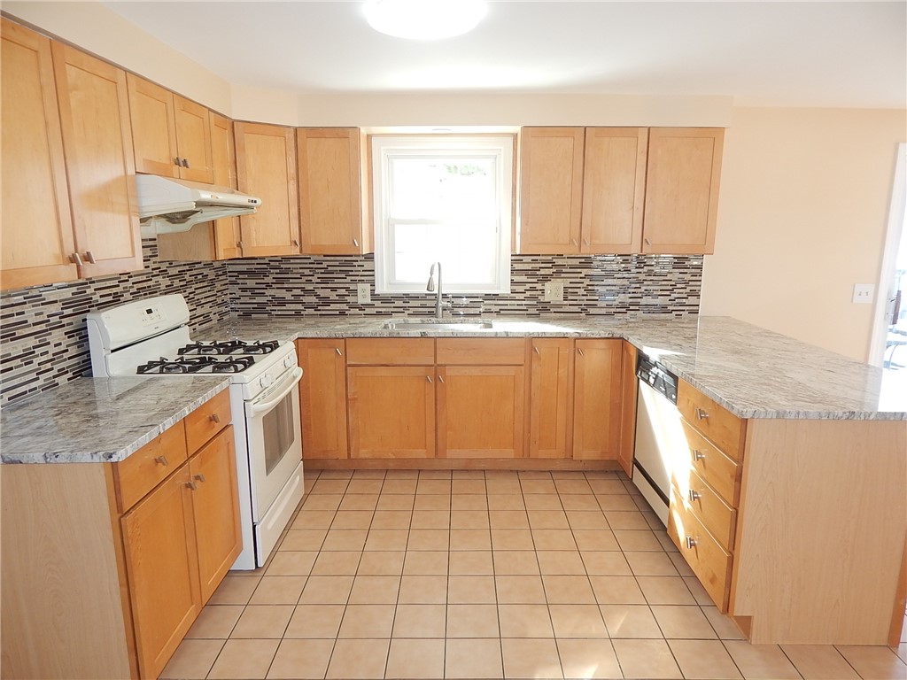 129 Vallette Street Cranston, RI 02920 - Photo 12 of 48