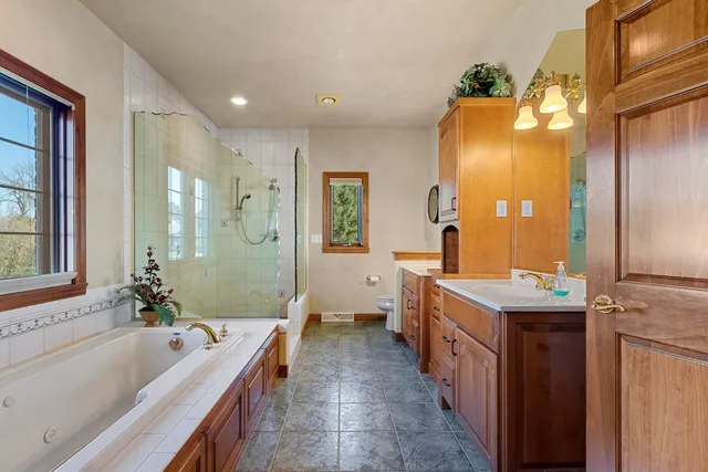 $659,900 | 2087 Swanstone Circle, De Pere, WI 54115