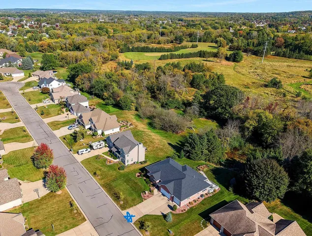$659,900 | 2087 Swanstone Circle, De Pere, WI 54115