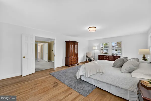 $975,000 | 200 South Adams Street, Arlington, VA 22204