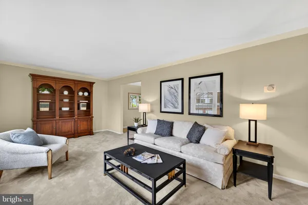 $975,000 | 200 South Adams Street, Arlington, VA 22204
