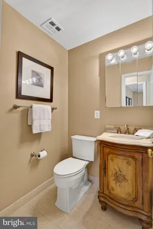 $975,000 | 200 South Adams Street, Arlington, VA 22204