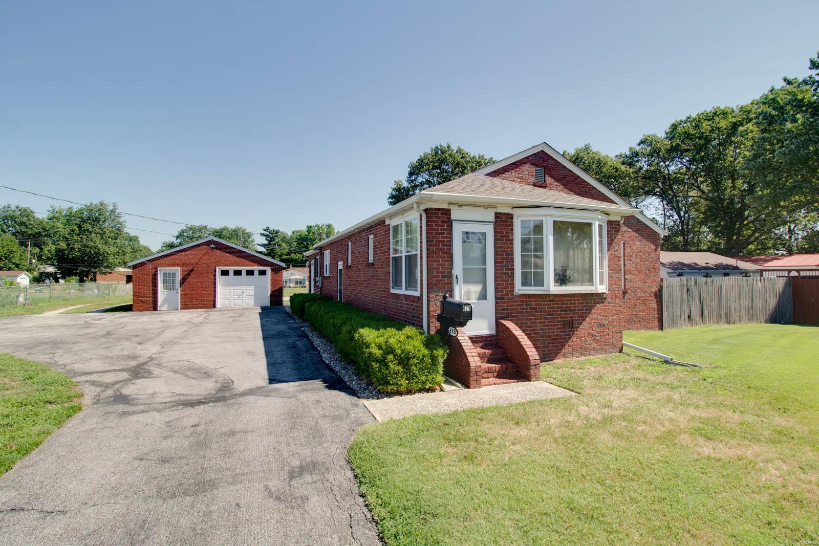 675 East Edwardsville Road Wood River, IL 62095 - Photo 1 of 32 Gallery Image 1