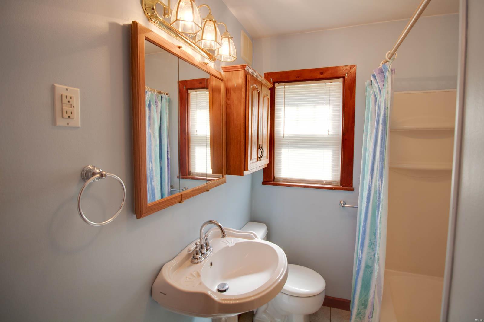 675 East Edwardsville Road Wood River, IL 62095 - Photo 18 of 32 Gallery Image 18