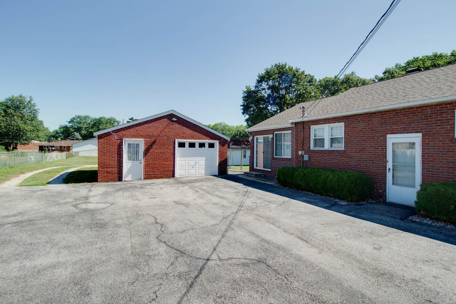 675 East Edwardsville Road Wood River, IL 62095 - Photo 27 of 32 Gallery Image 27