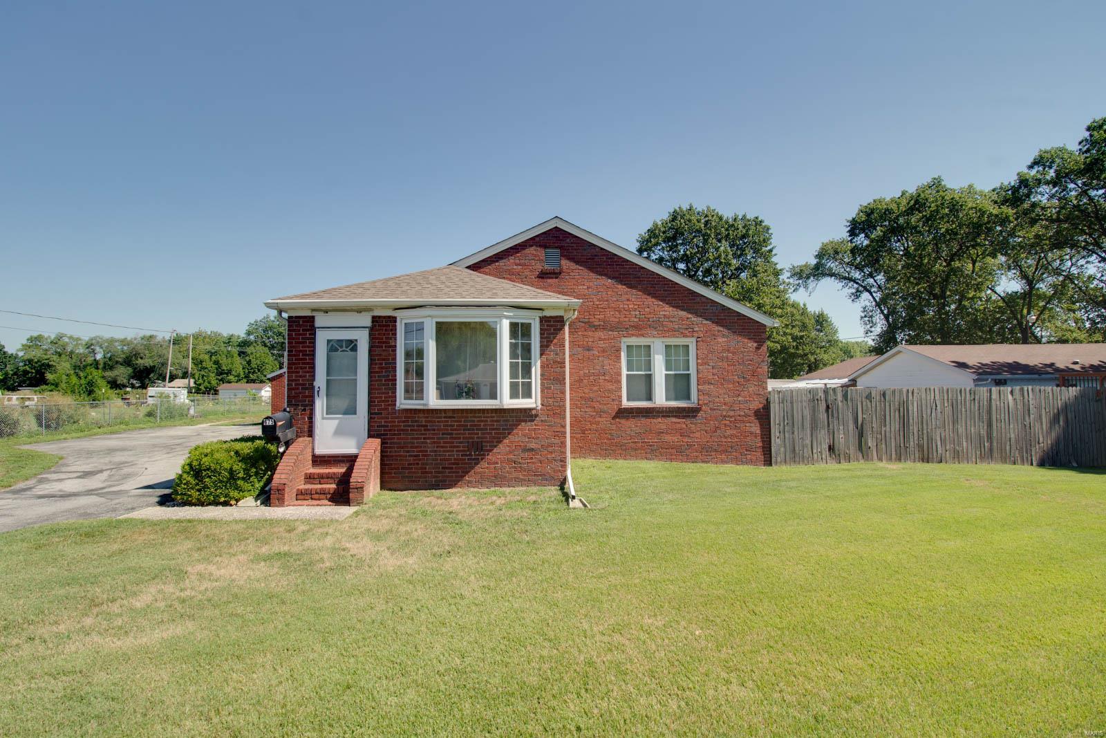675 East Edwardsville Road Wood River, IL 62095 - Photo 3 of 32 Gallery Image 3