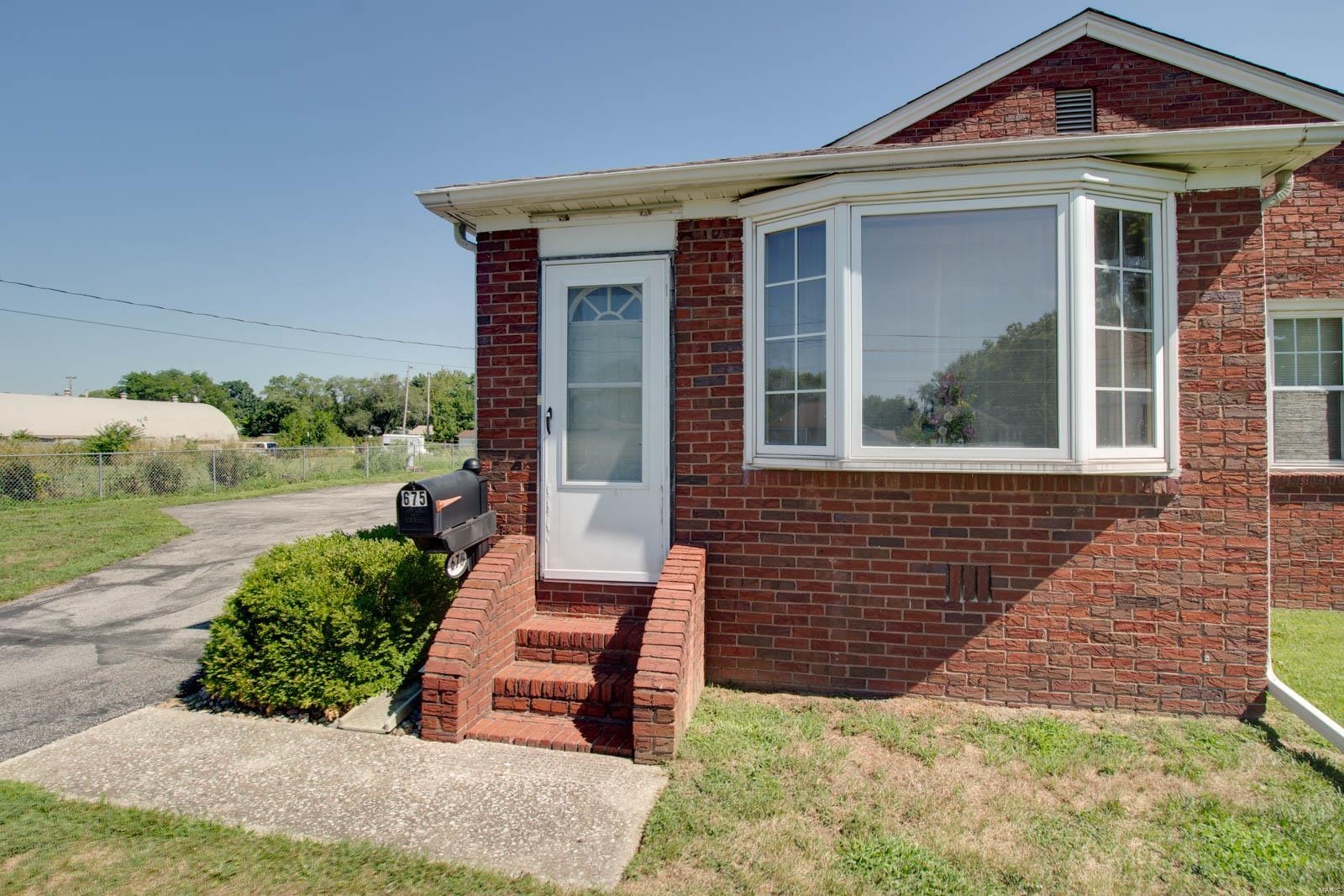 675 East Edwardsville Road Wood River, IL 62095 - Photo 4 of 32 Gallery Image 4