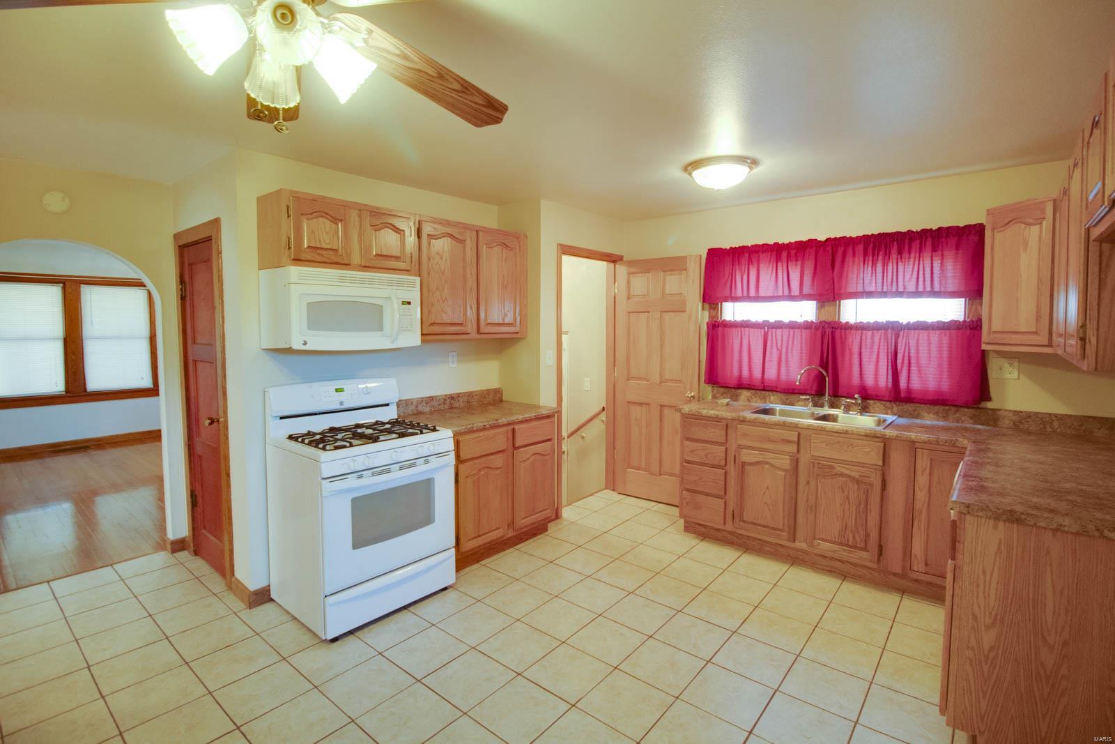 675 East Edwardsville Road Wood River, IL 62095 - Photo 9 of 32 Gallery Image 9