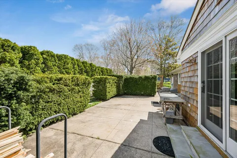 $987,500 | 5 Maryland Boulevard, Hampton Bays, NY 11946