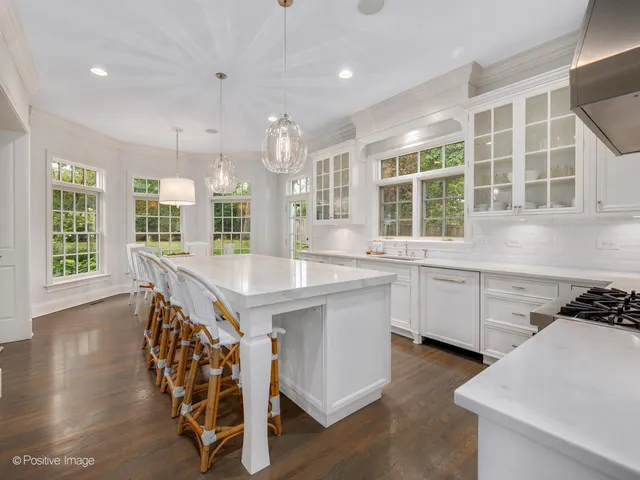 $2,100,000 | 401 West Birchwood Road, Hinsdale, IL 60521