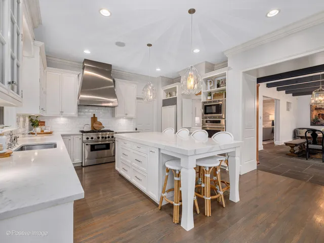 $2,100,000 | 401 West Birchwood Road, Hinsdale, IL 60521