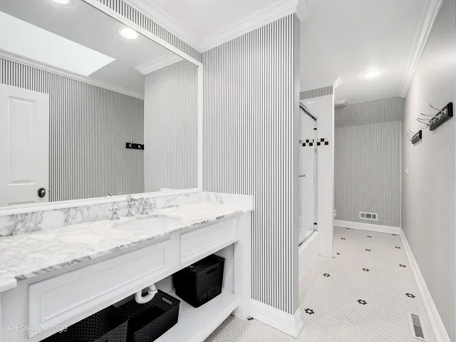 $2,100,000 | 401 West Birchwood Road, Hinsdale, IL 60521