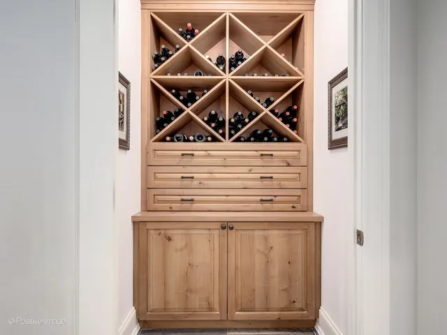 $2,100,000 | 401 West Birchwood Road, Hinsdale, IL 60521