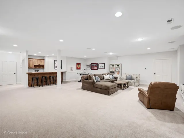 $2,100,000 | 401 West Birchwood Road, Hinsdale, IL 60521