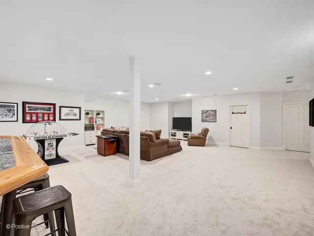 $2,100,000 | 401 West Birchwood Road, Hinsdale, IL 60521