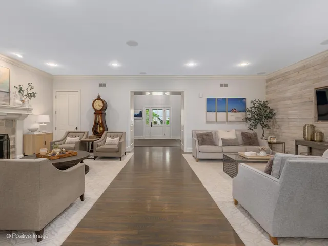 $2,100,000 | 401 West Birchwood Road, Hinsdale, IL 60521