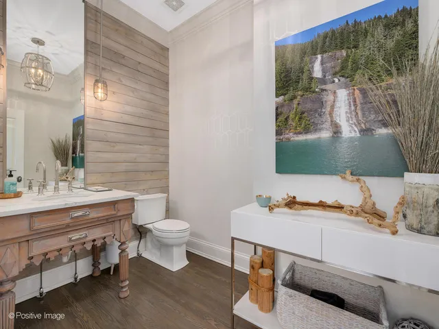 $2,100,000 | 401 West Birchwood Road, Hinsdale, IL 60521