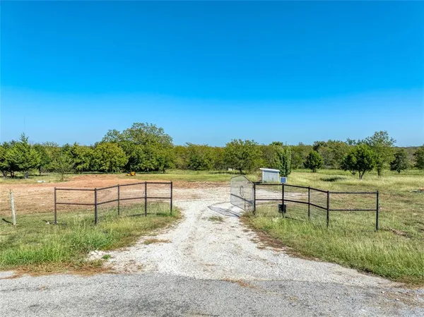 $399,000 | 1274 Hart Lane, Tioga, TX 76271