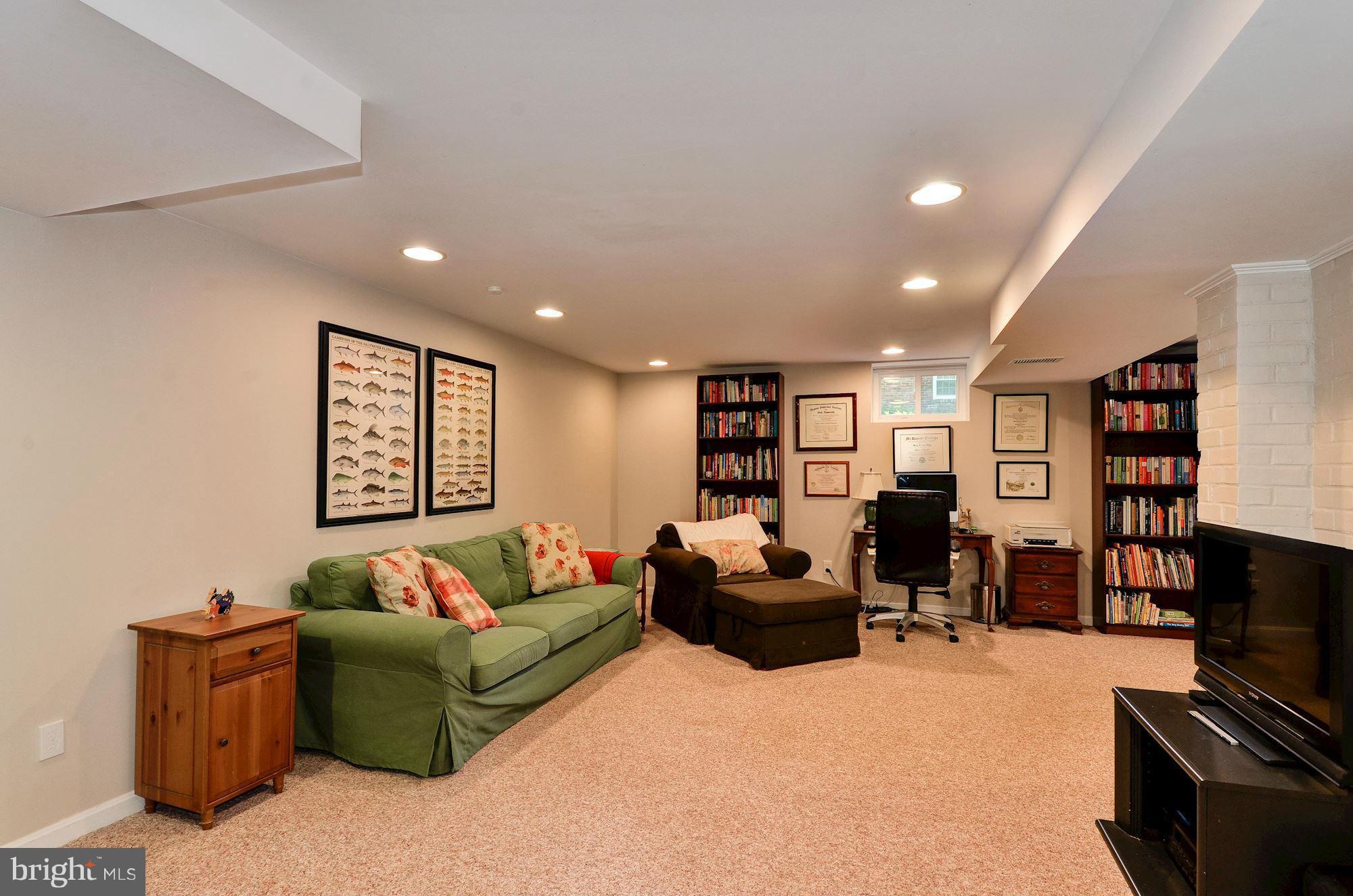7916 New Market Road Alexandria, VA 22308 - Photo 21 of 30 Family Room