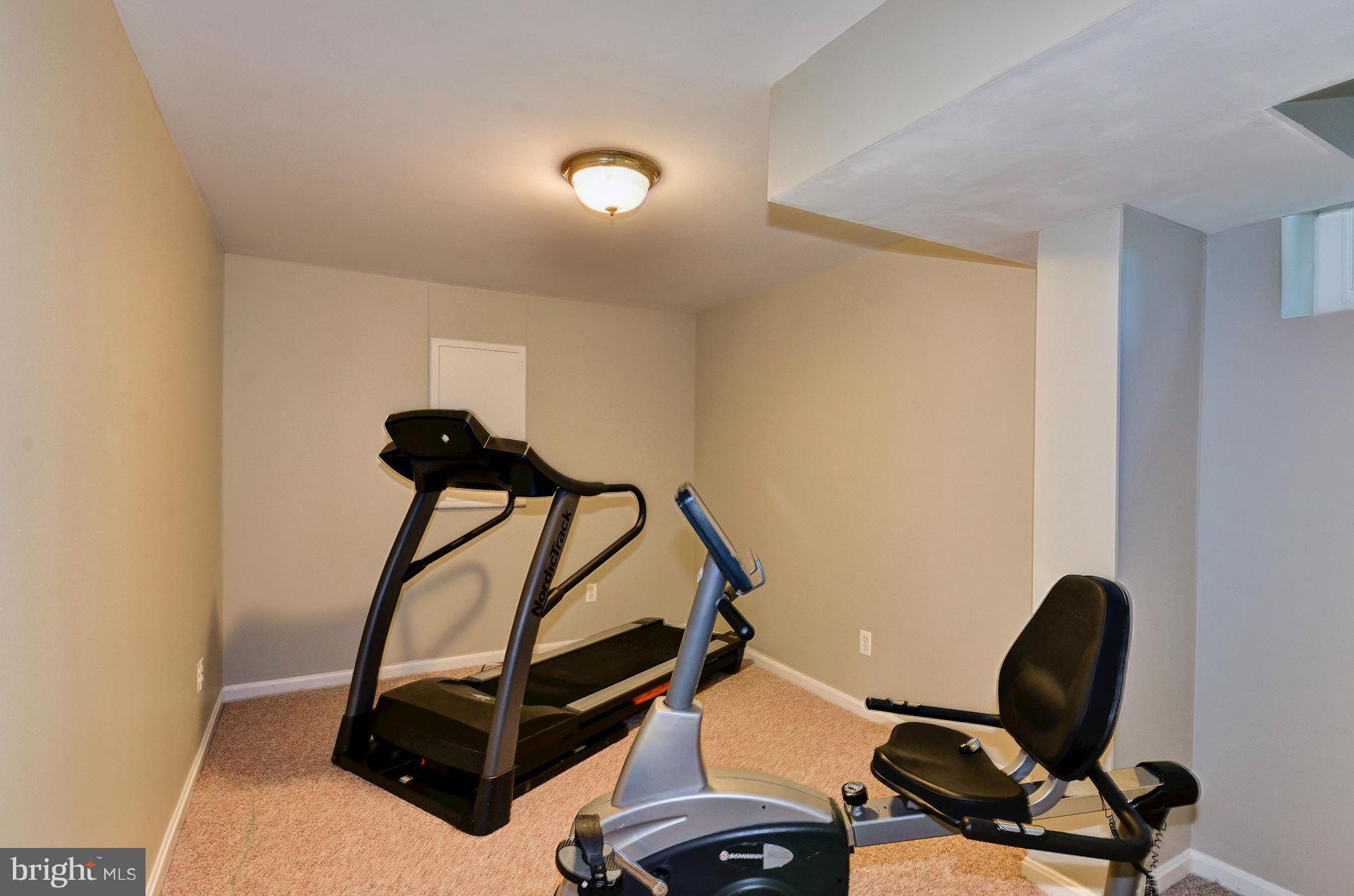 7916 New Market Road Alexandria, VA 22308 - Photo 23 of 30 Bedroom