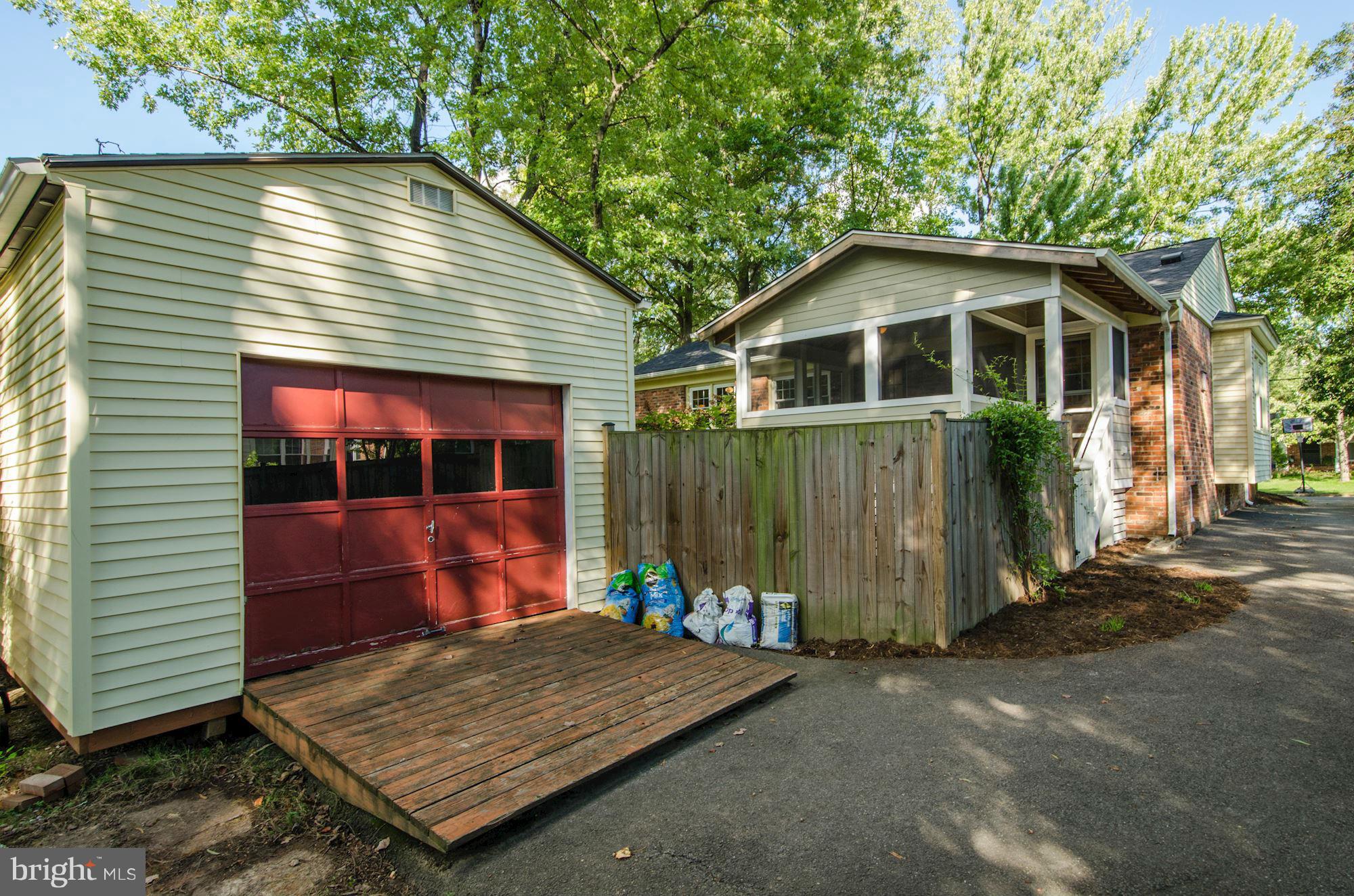 7916 New Market Road Alexandria, VA 22308 - Photo 25 of 30 Exterior (Rear)