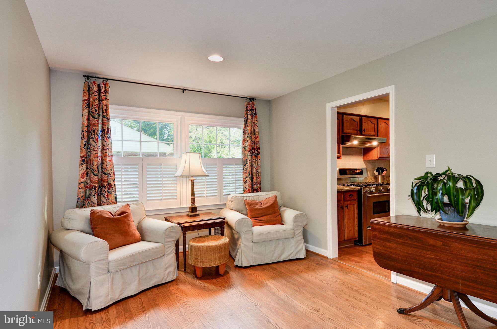 7916 New Market Road Alexandria, VA 22308 - Photo 9 of 30 Living Room