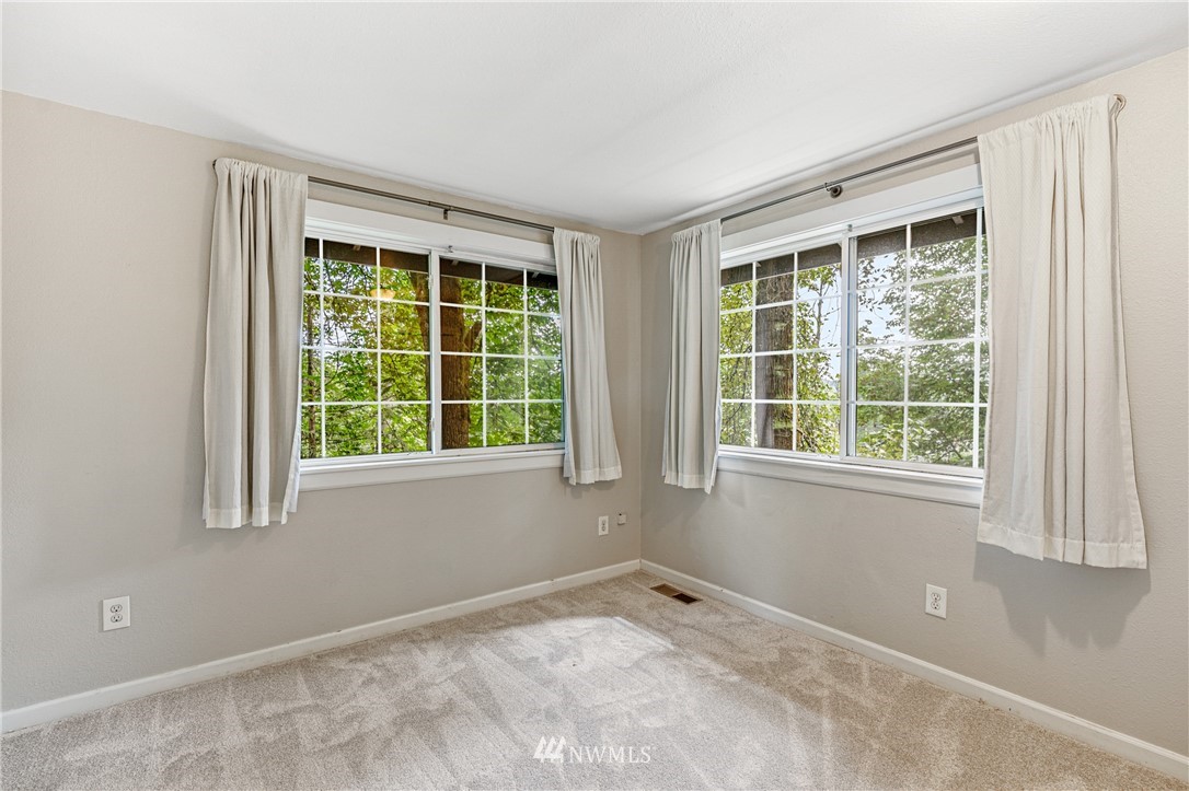 21811 4th Avenue Southeast Bothell, WA 98021 - Photo 22 of 38