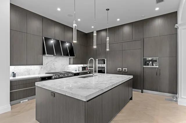 $9,350,000 | 111 VÃa Palacio, Palm Beach Gardens, FL 33418