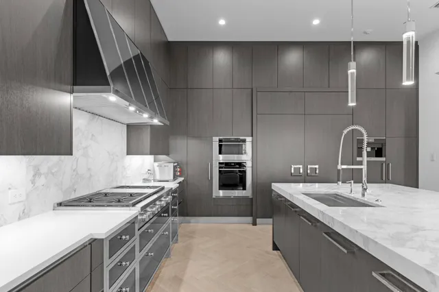 $9,350,000 | 111 VÃa Palacio, Palm Beach Gardens, FL 33418