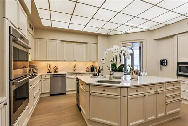 $5,900,000 | 600 Port Of New Orleans Place, Unit 15F, New Orleans, LA 70130