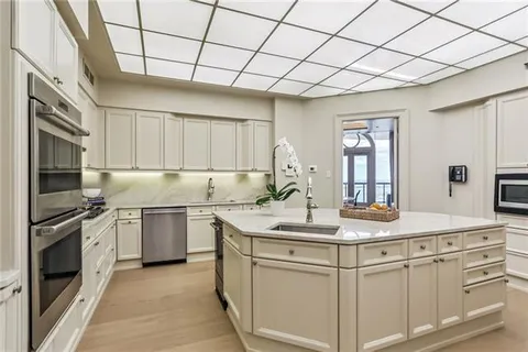 $5,900,000 | 600 Port Of New Orleans Place, Unit 15F, New Orleans, LA 70130