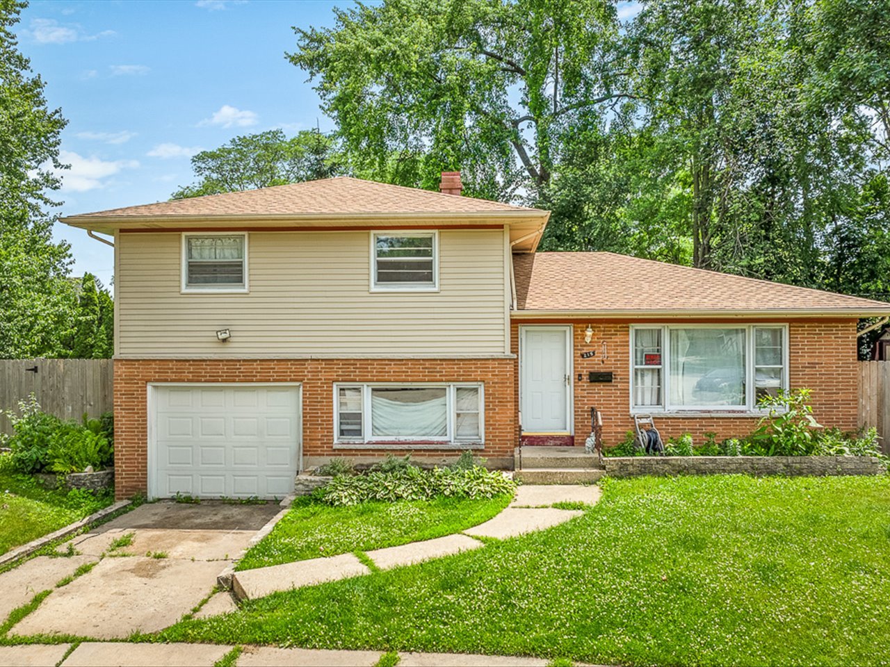 219 Walter Court Elgin, IL 60123 - Photo 2 of 36