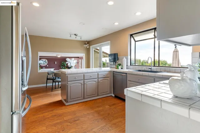 $1,250,000 | 8071 Phaeton Drive, Oakland, CA 94605