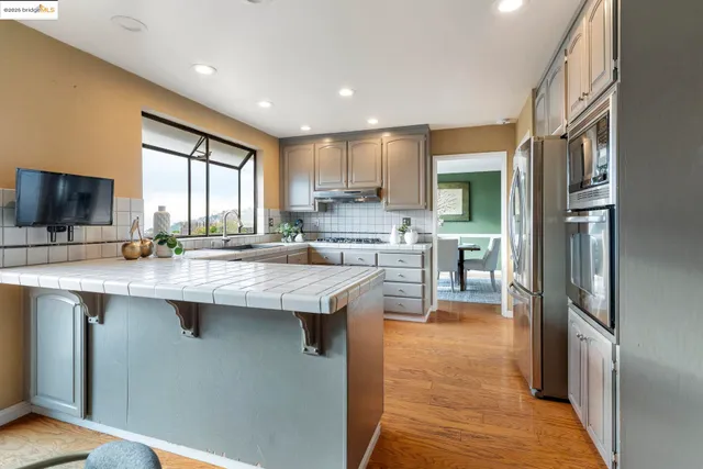 $1,250,000 | 8071 Phaeton Drive, Oakland, CA 94605